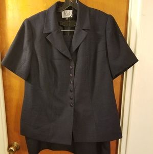 Le Suit woman short sleeve 2 piece skirt suit 16W